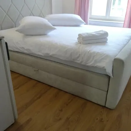King Hostel *